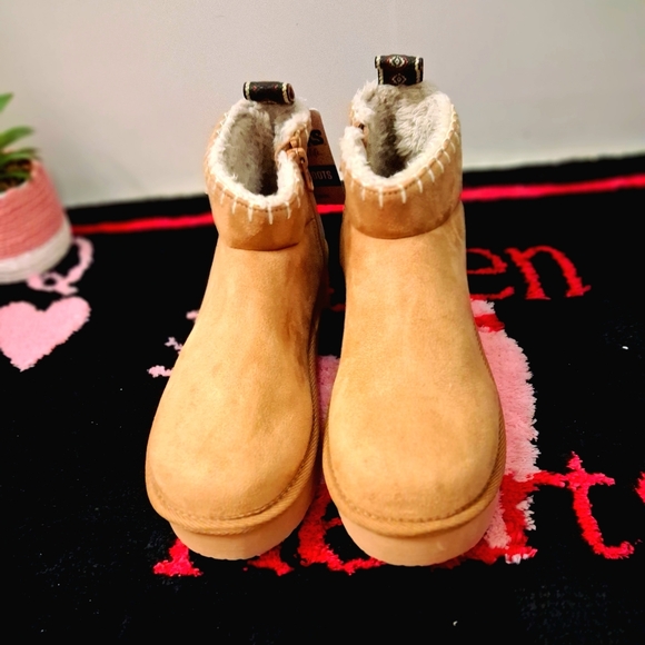 NWT Muk Luk Tan Suede Ankle Boots with Sherpa Lining Size 9 - Picture 9 of 9